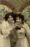 CPA Fantaisie Femmes Raisin 