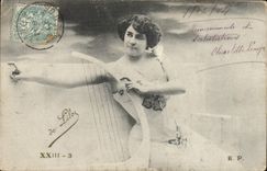 Mujer de la fantasía de la POSTAL de la VENDIMIA