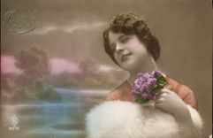 Mujer de la fantasía de la POSTAL de la VENDIMIA