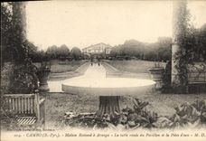 CPA Cambo Maison Rostand a Arnaga La table ronde du pavillon et la piece d'eau