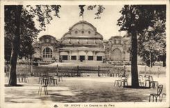 CPA Vichy Le Casino Vu Du Parc