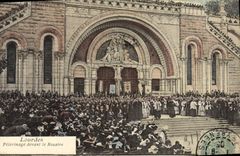 CPA Lourdes Pelerinage Devant Le Rosaire