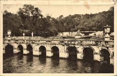 CPA Nimes Jardin De La Fontaine Les Bains Romains