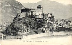 CPA Lourdes Le Chateau Et La Ville