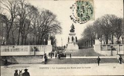 VINTAGE POSTCARD Nantes the Monument of Died For the Militaria Fatherland