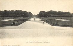 VINTAGE POSTCARD Palate De Fontainebleau the floor