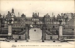 VINTAGE POSTCARD Palais De Fontainebleau Roasts Honor and Court of the Good-byes