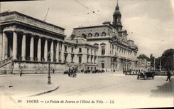 VINTAGE POSTCARD Tours Law courts and the Town hall
