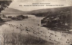VINTAGE POSTCARD Free Swiss Border Basins Of Doubs in winter Ice-skating with Pre of the Lake