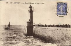 CPA Le Treport Le Grand Phare Et La Jetee