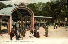 CPA Vichy Le Parc Une Allie Couverle