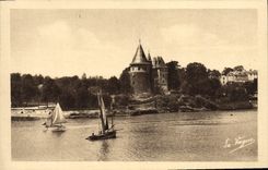 VINTAGE POSTCARD Pornic the castle and the entry of the port