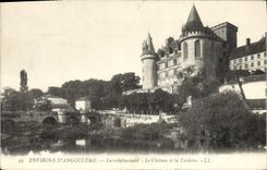 CPA Environs d'Angouleme Larochefoucauld Le chateau et la Tardoise 