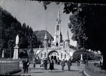 POSTAL de la VENDIMIA pesada la basílica y el cuadrado