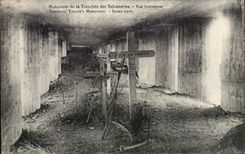 CPA Monument de la Tranchee des Baionnettes Vue interieure Militaria