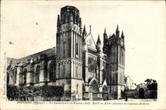 CPA Poitiers La Cathedrale St Pierre et l'ancien eveche