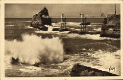 CPA Biarritz Le rocher de la Vierge par grosse mer 