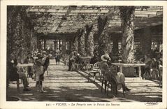 CPA Vichy La Pergola vers le Palais des Sources