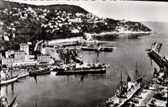 CPM Nice L'entree du port et le Mont Boron Bateau