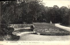 CPA Compiegne Le Parc et le Banc de Napoleon 1er