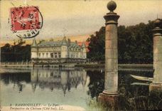 CPA Rambouillet Le Parc Perspective du chateau