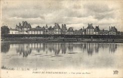 VINTAGE POSTCARD Drill De Fontainebleau Seen from of the Park