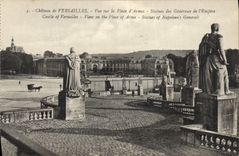 CPA Versailles Vue Sur la Place D'Armes Statues des generaux de l'Empire