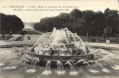 VINTAGE POSTCARD Versailles the Park Basin of Latone One Day of Large water