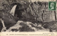 CPA Baume Les Messieurs Passerelle d'entree et Cascades des Tufs