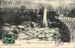 CPA Vienne La Voic Romaine au Jardin de Ville