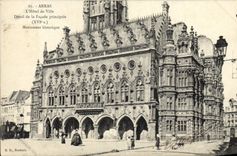 CPA Arras L'Hotel de Ville Detail de la facade principale