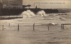 VINTAGE POSTCARD Royan Heavy sea has Foncillon