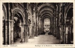 CPA Vezelay Basilique De la Madeleine Vue D'ensemble de la nef