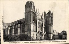 CPA Poitiers La Cathedrale St Pierre et l'ancien eveche 