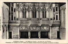 CPA Poitiers Le Palais De Justice la salle des Pas Perdus Cheminees et verrieres Ancien palais des Ducs d'Aquitaine 