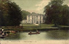 VINTAGE POSTCARD Pierrefonds the Hotel Of the Baths Boats Boats