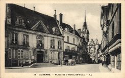 CPA Auxerre Place De L'Hotel De Ville