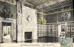 VINTAGE POSTCARD Palate De Fontainebleau Room Of the Guards