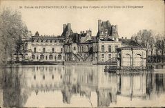 CPA Palais De Fontainebleau L'Etang des Carpes et le Pavillon de L'Empereue