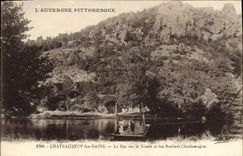 CPA L'Auvergne Pittoresque Chateauneuf les Bains Le Bac sur la Sioule et les rochers Charlemagne 