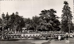 CPM Toulouse Un Coin du Jardin du Grand Rond