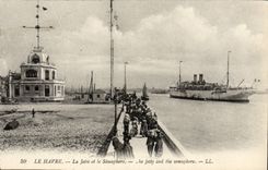 CPA Le Havre La Jetee et le Semaphore Bateau