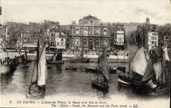 VINTAGE POSTCARD Le Havre the Handle of the Pilots the Museum and the Street of Paris Boats