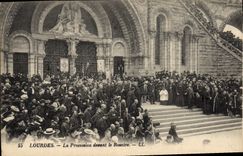 POSTAL de la VENDIMIA pesada la procesión delante del rosario