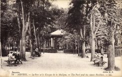 VINTAGE POSTCARD Nevers the Park and the Kiosk of the Music