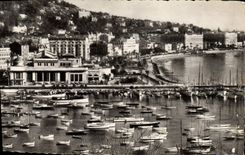 CPM Cannes Vue Sur la Casino et la Croisette Bateaux