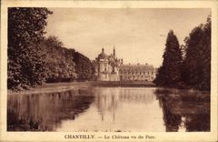 POSTAL Chantilly de la VENDIMIA el castillo visto del parque