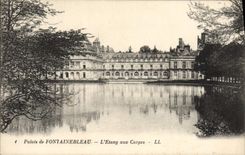 CPA Palais De Fontainebleau L'Etang Aux Carpes