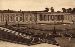 CPA Versailles Et Ses Merveilles Palais du Grand Trianon Le peristyle et les jardins