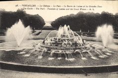VINTAGE POSTCARD Versailles the Castle the Park Basin of Latone and large water